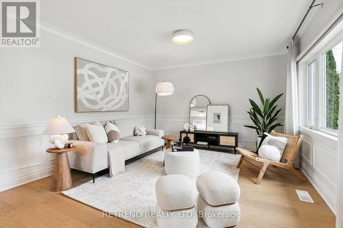 212 Mcintosh Street, Toronto (Birchcliffe-Cliffside), ON - Indoor Photo Showing Living Room