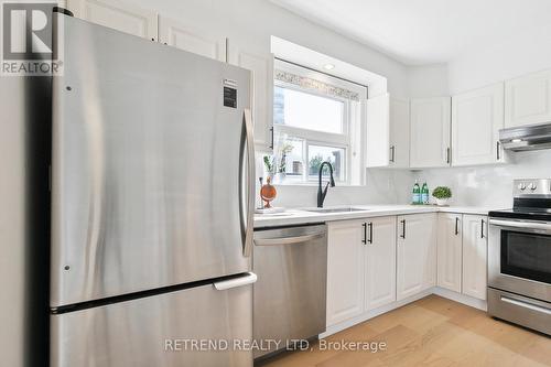 212 Mcintosh Street, Toronto (Birchcliffe-Cliffside), ON - Indoor Photo Showing Kitchen With Upgraded Kitchen