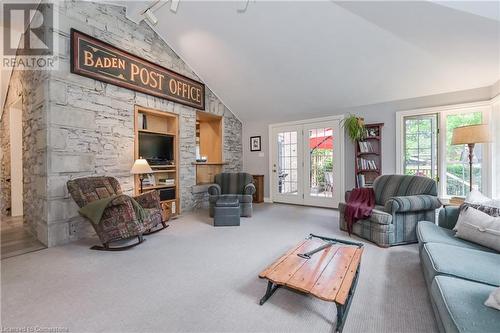 380 Garafraxa Street W, Fergus, ON - Indoor Photo Showing Living Room