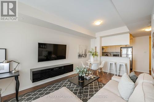 105 - 54 Sky Harbour Drive, Brampton, ON - Indoor Photo Showing Living Room