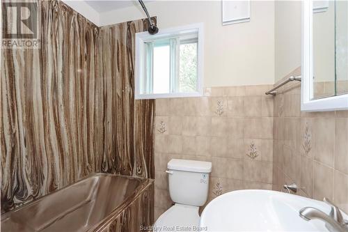 350 Dupont Street, Sudbury, ON - Indoor Photo Showing Bathroom