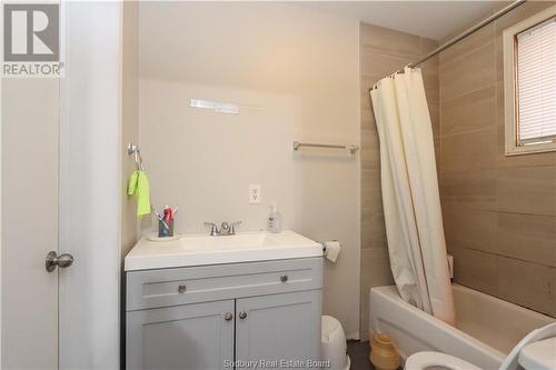 350 Dupont Street, Sudbury, ON - Indoor Photo Showing Bathroom