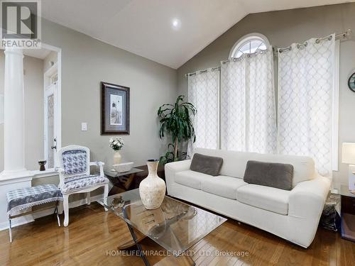 12 Bonavista Drive, Brampton, ON - Indoor Photo Showing Living Room