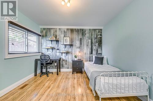 2362 Sinclair Circle, Burlington (Brant Hills), ON - Indoor Photo Showing Bedroom