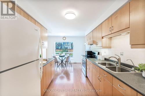 307 Bristol Road W, Mississauga (Hurontario), ON - Indoor Photo Showing Kitchen With Double Sink