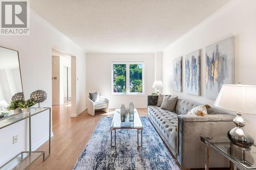 307 Bristol Road W, Mississauga (Hurontario), ON - Indoor Photo Showing Living Room