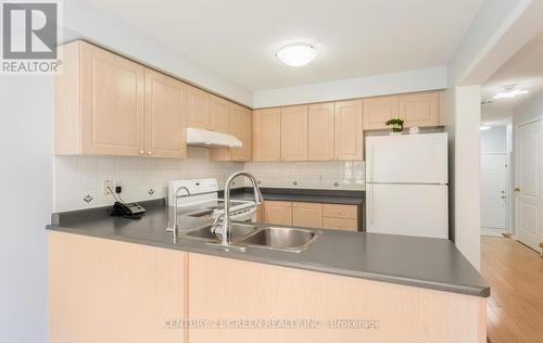 5 Tanglemere Crescent, Brampton, ON - Indoor Photo Showing Kitchen With Double Sink