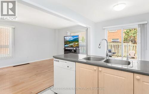 5 Tanglemere Crescent, Brampton, ON - Indoor Photo Showing Kitchen With Double Sink