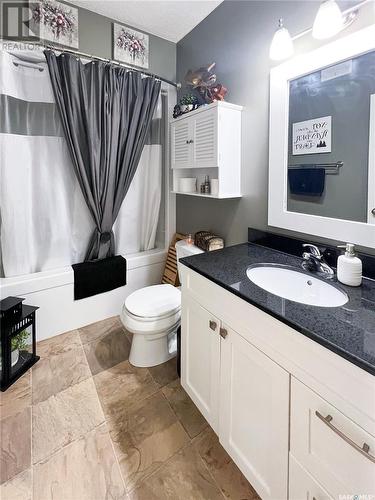 5 211 20Th Street W, Prince Albert, SK - Indoor Photo Showing Bathroom