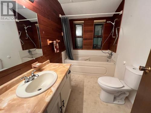 7286 12Th Street, Grand Forks, BC - Indoor Photo Showing Bathroom