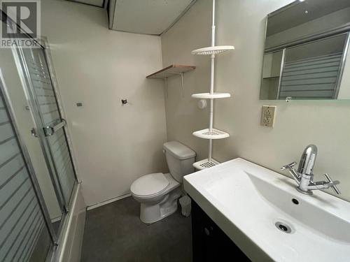 7286 12Th Street, Grand Forks, BC - Indoor Photo Showing Bathroom