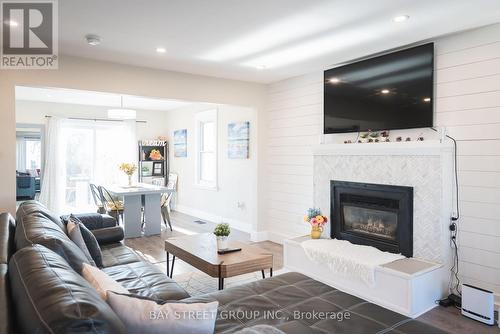 69 Lillian Place, Fort Erie, ON - Indoor Photo Showing Living Room With Fireplace