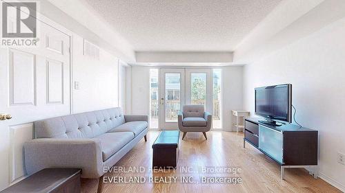 268 - 4975 Southampton Drive, Mississauga, ON - Indoor Photo Showing Living Room