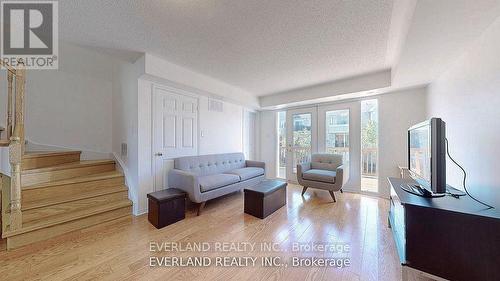 268 - 4975 Southampton Drive, Mississauga, ON - Indoor Photo Showing Living Room