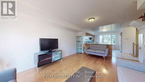 268 - 4975 Southampton Drive, Mississauga, ON - Indoor Photo Showing Living Room