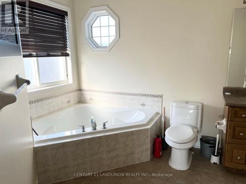 281 Winterberry Boulevard, Thorold, ON - Indoor Photo Showing Bathroom