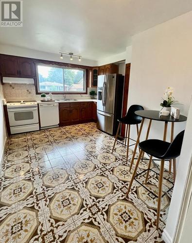 34 Redwing Road, Hamilton (Bruleville), ON - Indoor Photo Showing Kitchen