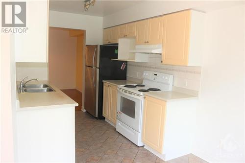 102 Kimberwick Crescent, Ottawa, ON - Indoor Photo Showing Kitchen With Double Sink