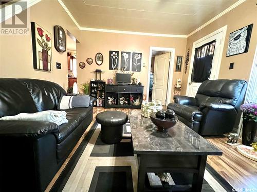 210 1St Street W, Kyle, SK - Indoor Photo Showing Living Room