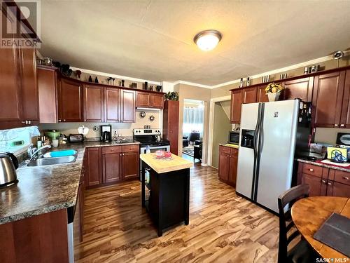 210 1St Street W, Kyle, SK - Indoor Photo Showing Kitchen