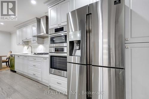 24 Stanbridge Ct Court W, Toronto (Malvern), ON - Indoor Photo Showing Kitchen With Upgraded Kitchen