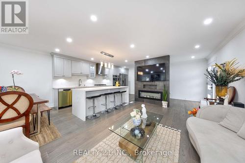 24 Stanbridge Ct Court W, Toronto (Malvern), ON - Indoor Photo Showing Living Room