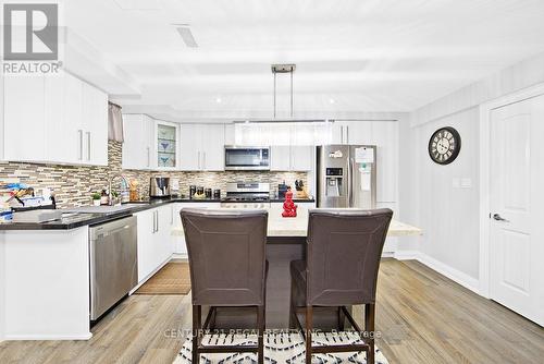 75 Jewelwing Court, Bradford West Gwillimbury, ON - Indoor Photo Showing Kitchen With Upgraded Kitchen