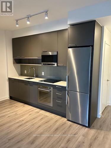 303 - 3005 Pine Glen Road, Oakville, ON - Indoor Photo Showing Kitchen