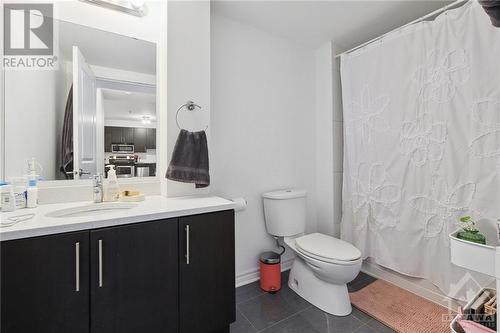 Main bathroom - 429 Kent Street Unit#215, Ottawa, ON - Indoor Photo Showing Bathroom