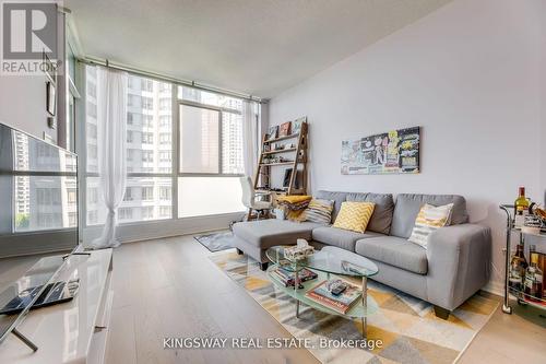 1101 - 225 Webb Drive, Mississauga, ON - Indoor Photo Showing Living Room