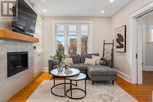 1371 3Rd Avenue E, Owen Sound, ON - Indoor Photo Showing Living Room With Fireplace