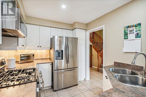 394 Stonetree Court, Mississauga, ON - Indoor Photo Showing Kitchen With Stainless Steel Kitchen With Double Sink