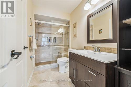 394 Stonetree Court, Mississauga, ON - Indoor Photo Showing Bathroom