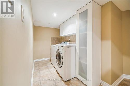 394 Stonetree Court, Mississauga, ON - Indoor Photo Showing Laundry Room