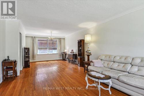 33 Warnica Avenue, Toronto (Islington-City Centre West), ON - Indoor Photo Showing Living Room