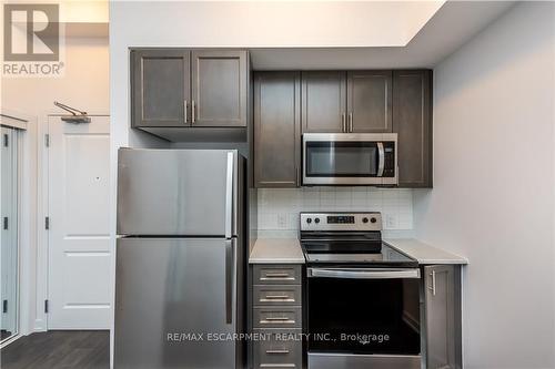 114 - 450 Dundas Street E, Hamilton (Waterdown), ON - Indoor Photo Showing Kitchen With Stainless Steel Kitchen