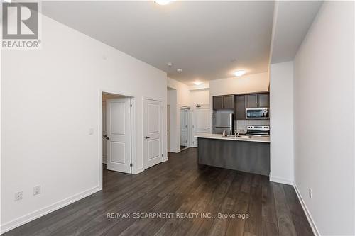 114 - 450 Dundas Street E, Hamilton (Waterdown), ON - Indoor Photo Showing Kitchen