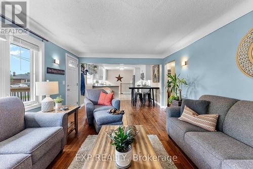 114 Marigold Street, Welland, ON - Indoor Photo Showing Living Room