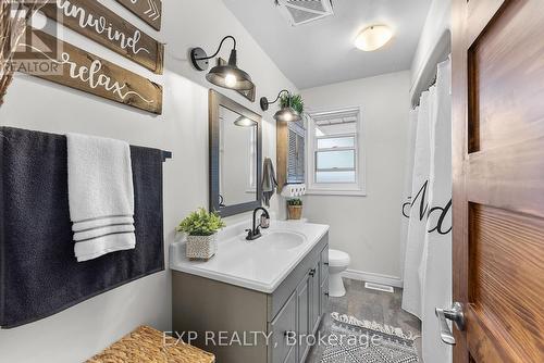 114 Marigold Street, Welland, ON - Indoor Photo Showing Bathroom