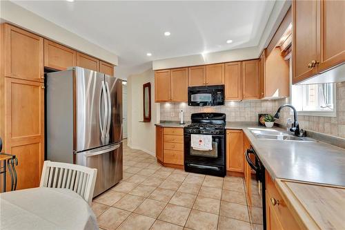 30 Meadowpoint Drive, Hamilton, ON - Indoor Photo Showing Kitchen With Double Sink