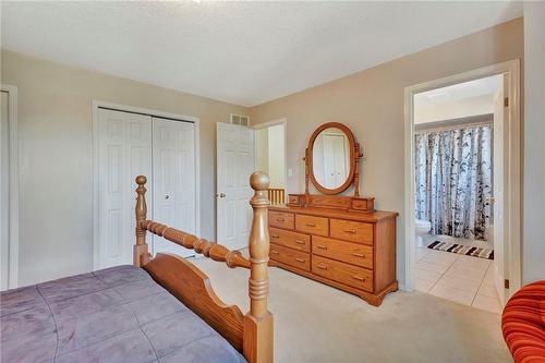 30 Meadowpoint Drive, Hamilton, ON - Indoor Photo Showing Bedroom