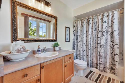 30 Meadowpoint Drive, Hamilton, ON - Indoor Photo Showing Bathroom