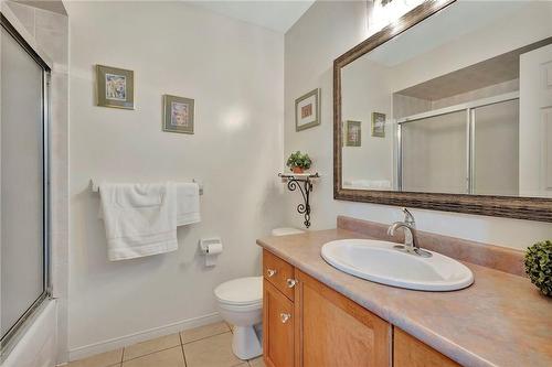 30 Meadowpoint Drive, Hamilton, ON - Indoor Photo Showing Bathroom