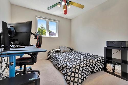 30 Meadowpoint Drive, Hamilton, ON - Indoor Photo Showing Bedroom