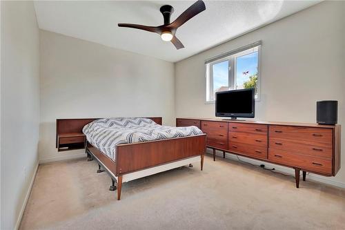 30 Meadowpoint Drive, Hamilton, ON - Indoor Photo Showing Bedroom