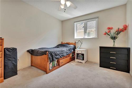 30 Meadowpoint Drive, Hamilton, ON - Indoor Photo Showing Bedroom