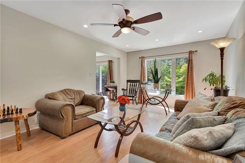 30 Meadowpoint Drive, Hamilton, ON - Indoor Photo Showing Living Room