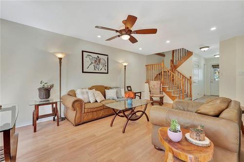 30 Meadowpoint Drive, Hamilton, ON - Indoor Photo Showing Living Room