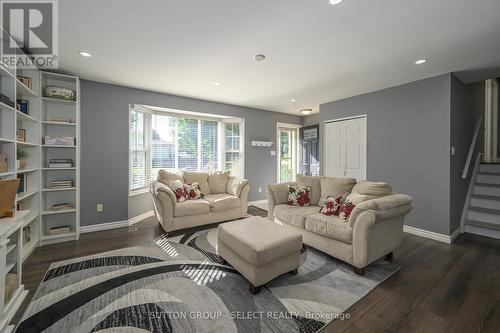 59 Kinburn Crescent, London, ON - Indoor Photo Showing Living Room