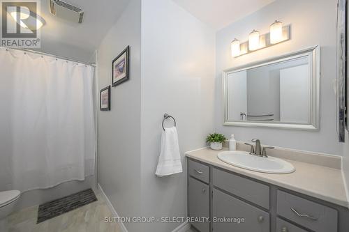 59 Kinburn Crescent, London, ON - Indoor Photo Showing Bathroom